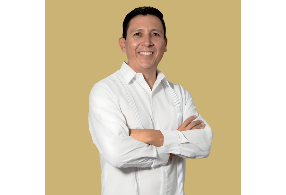 Misael Cuevas asesor inmobiliario de INICIO Real Estate